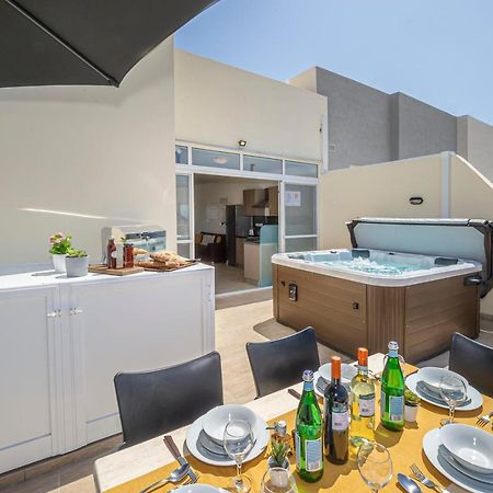 Summer Breeze Penthouse With Private Hot Tub & Terrace With Panoramic Views, By Getawaysmalta Mellieħa Esterno foto