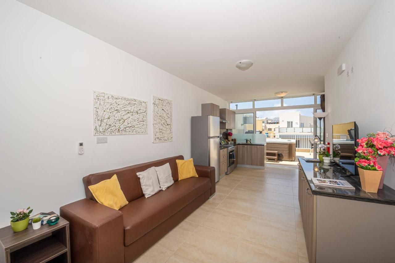 Summer Breeze Penthouse With Private Hot Tub & Terrace With Panoramic Views, By Getawaysmalta Mellieħa Esterno foto