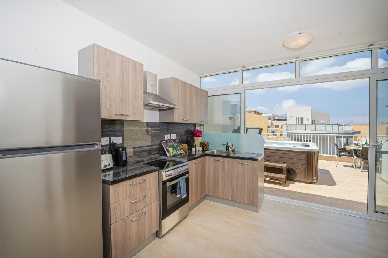 Summer Breeze Penthouse With Private Hot Tub & Terrace With Panoramic Views, By Getawaysmalta Mellieħa Esterno foto