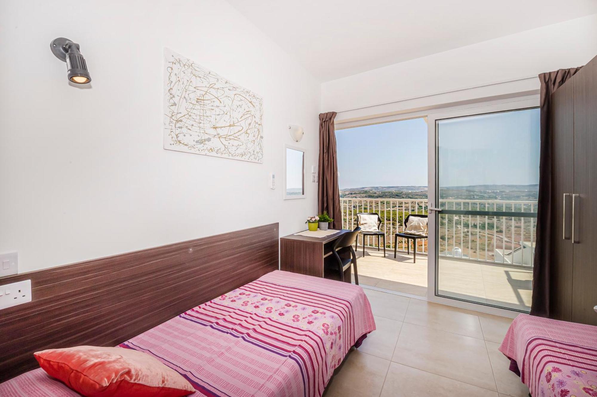 Summer Breeze Penthouse With Private Hot Tub & Terrace With Panoramic Views, By Getawaysmalta Mellieħa Esterno foto