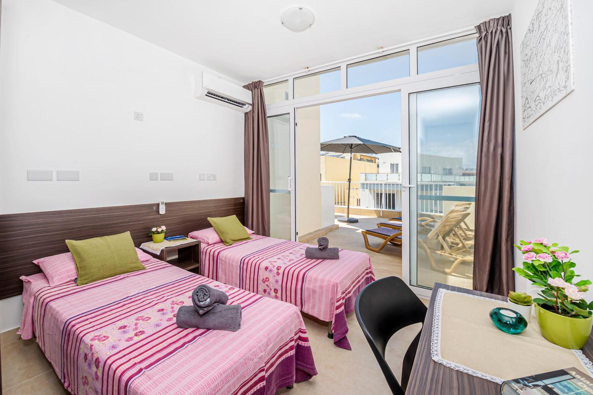 Summer Breeze Penthouse With Private Hot Tub & Terrace With Panoramic Views, By Getawaysmalta Mellieħa Esterno foto